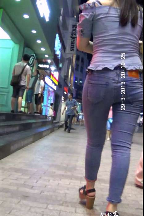 [街拍客视频]jx0146 紧身牛仔裤丰满美臀少妇