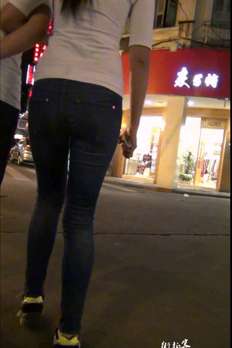 [街拍客视频]jx0574 蛇腰翘臀蓝色牛仔裤少妇