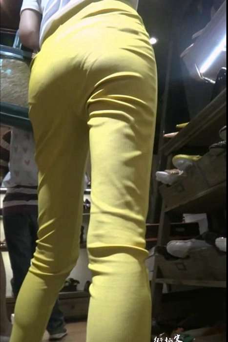 [街拍视频]00084身材超好的性感黄色紧身裤美少妇