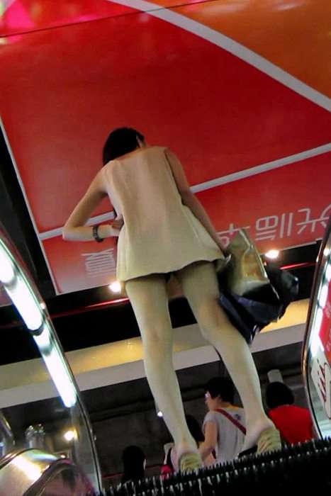 [街拍视频]00192性感翘臀女人上电梯